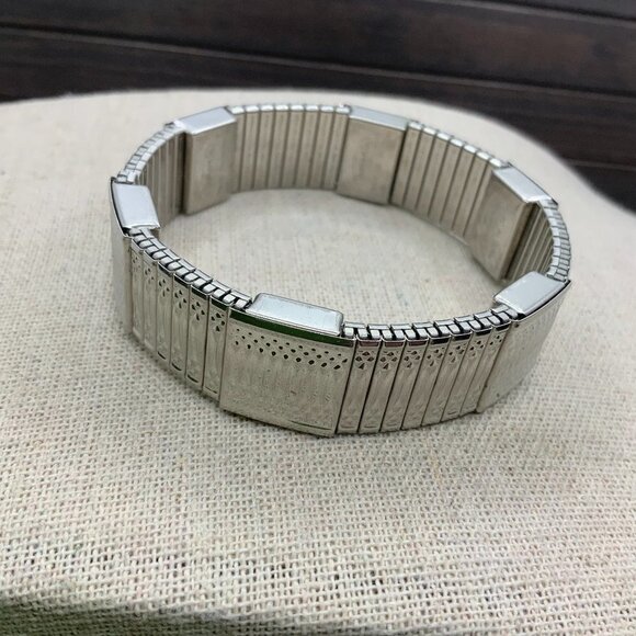 Aimanter Stainless Steel Stretchy "Made in Japan" Bracelet - Picture 4 of 6